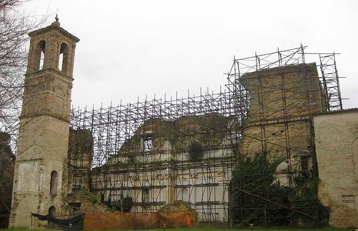 La torre campanaria di Agugliano e l'ex convento