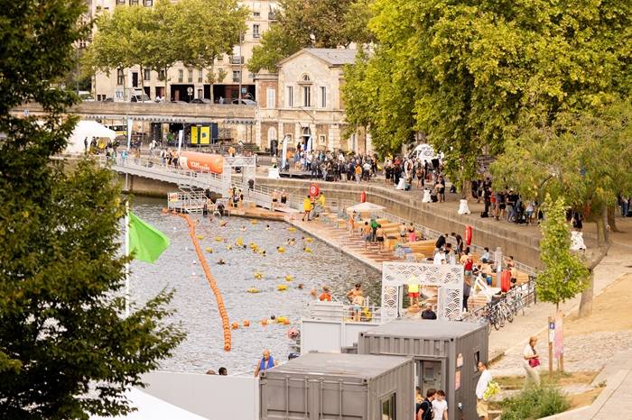 Parigi. In tre luoghi centrali è possibile nuotare nella Senna. Le aree di balneazione sono delimitate e proteggono i bagnanti dalle imbarcazioni e dalle correnti (credits, Deutsches Architekturmuseum)