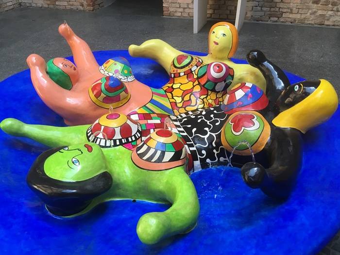 Arredo urbano realizzata dalla pittrice e scultrice franco-americana Niki de Saint Phalle