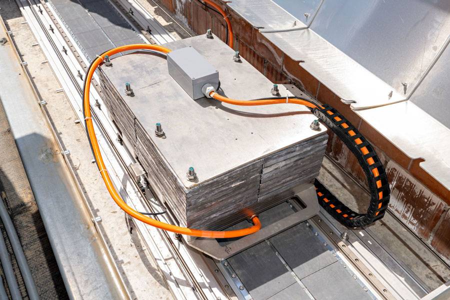 In foto il sistema Active Mass Damper installato da ISAAC su un ospedale