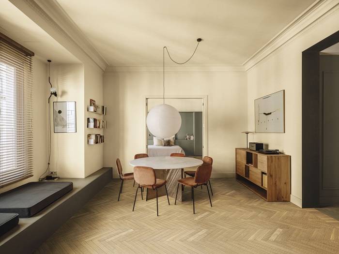 Sala da pranzo, Appartamento in stile nordico con finiture Kerakoll ColorCollection.