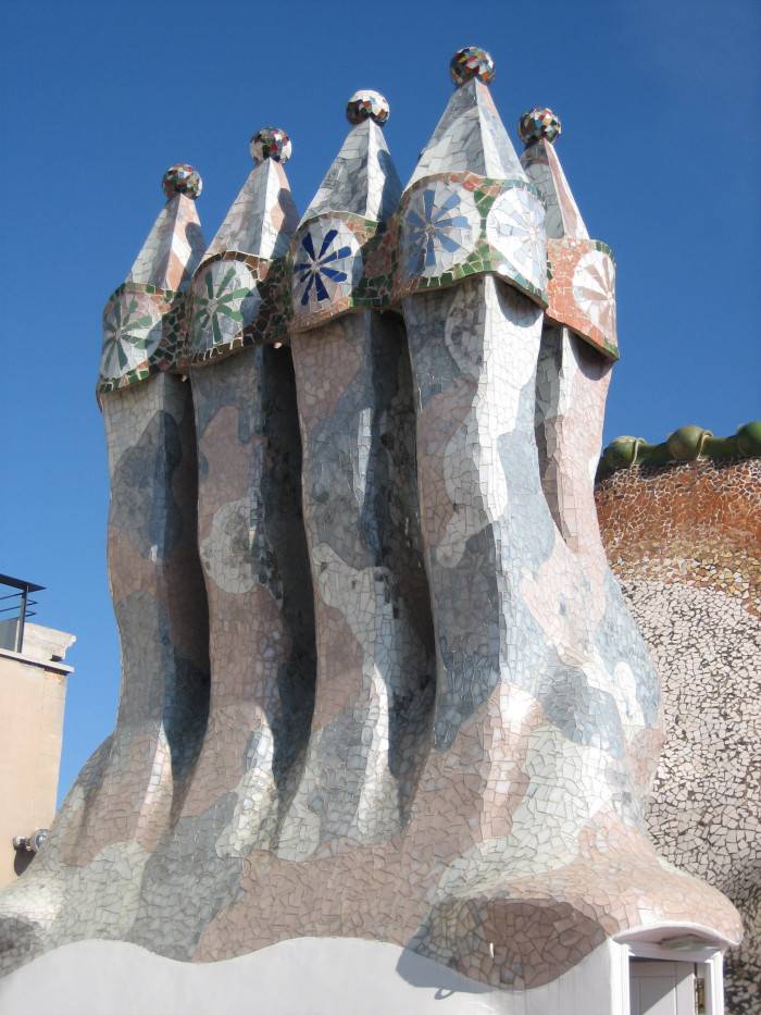 Forma particolare dei comignoli di Casa Batllò.