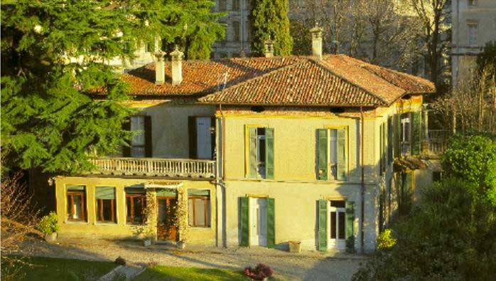 edificio storico risalente al XVIII secolo situato sul Lago di Como