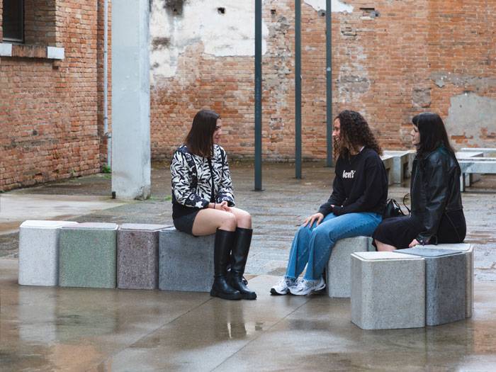 Arredo urbano modulare che ha trasformato rifiuti in risorsa