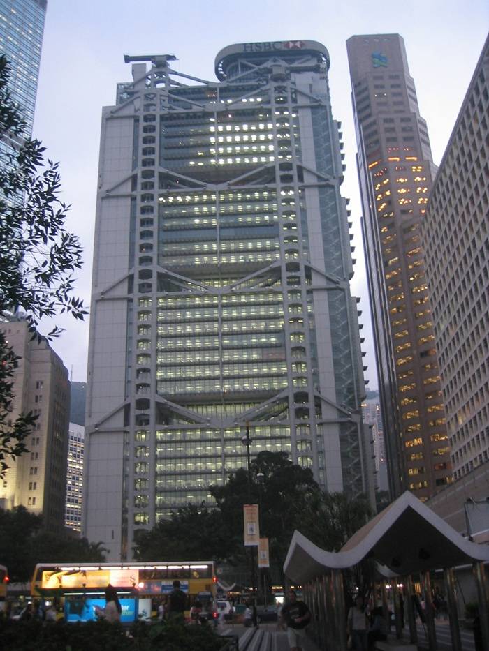 HSBC Headquarters di Hong Kong (1986).