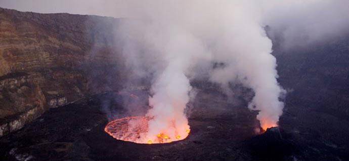 Gas magmatici ricchi in CO2 rilasciati dal degassamento del lago di lava a condotto aperto presso il vulcano Nyiragongo