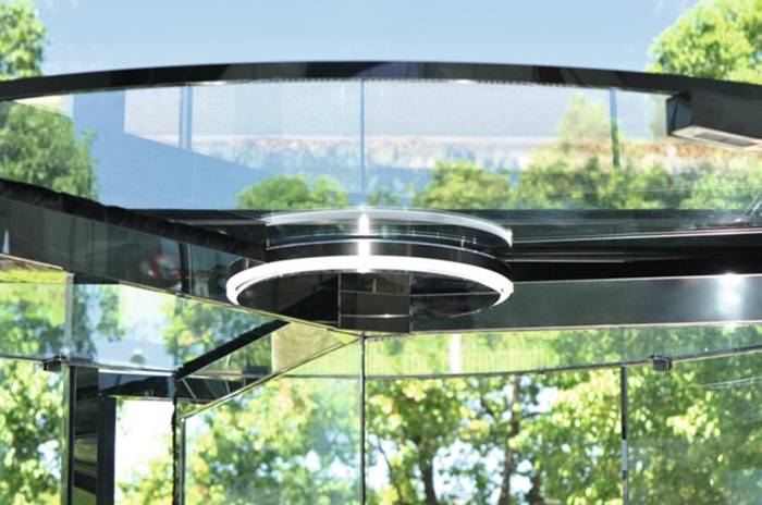 KTV ATRIUM FLEX è caratterizzato dalla massima trasparenza in combinazione con un sistema di profili particolarmente sottile e poco appariscente.