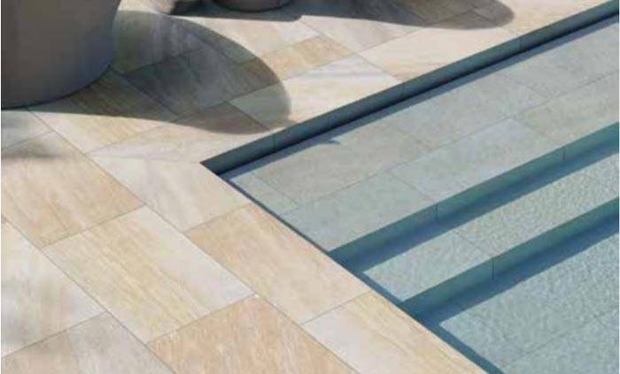 Rivestimento ceramico bordo piscina